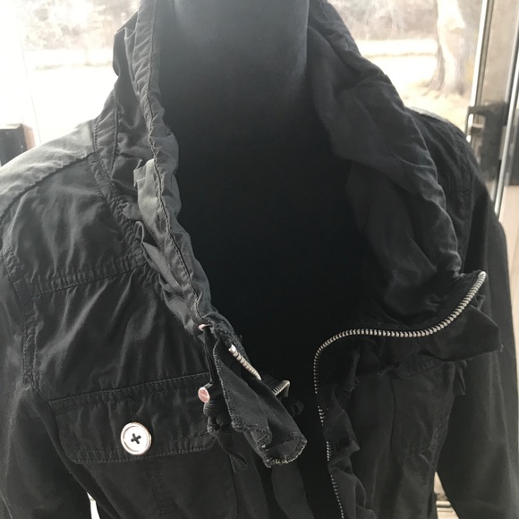White House Black Market Black Ruffled Lapel Light Nylon Jacket Size 14 - Picture 2 of 10